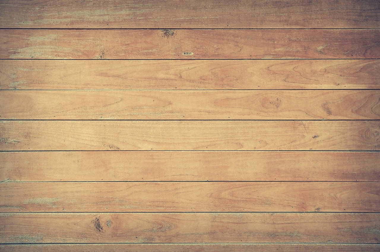 Układanie podłogi drewnianej — ważne kwestie
