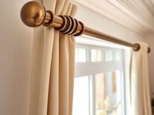 Błędy w montażu karnisza, które obniżają komfort i estetykę – jak ich uniknąć i naprawić